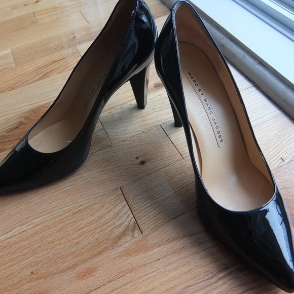 MARC by MARC JACOBS -- Black Patent Leather - Picture 5 of 5
